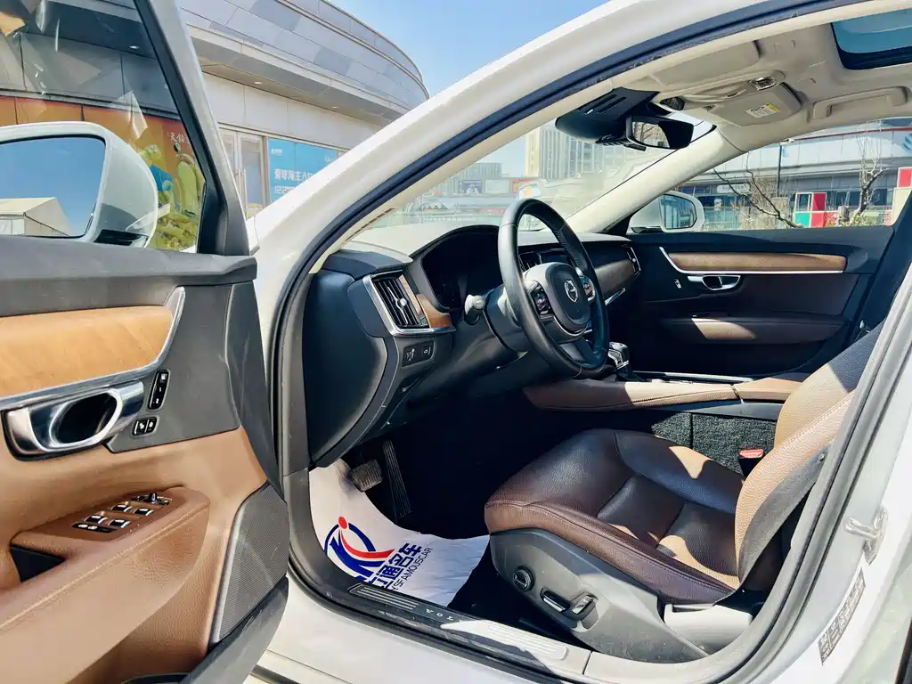 Volvo S90 2020 T5 Zhiyi Luxury Edition купить на сайте DeffCars