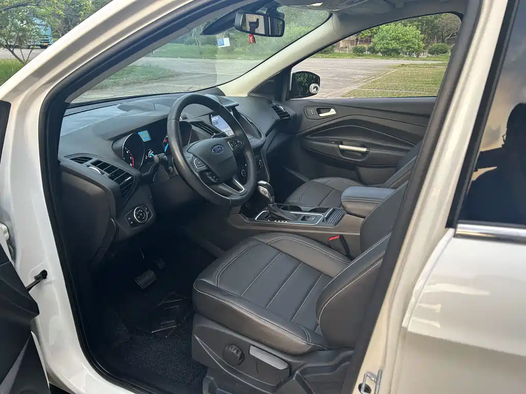 Escape 2019 EcoBoost 180 two-wheel drive platinum airfoil National VI купить на сайте DeffCars