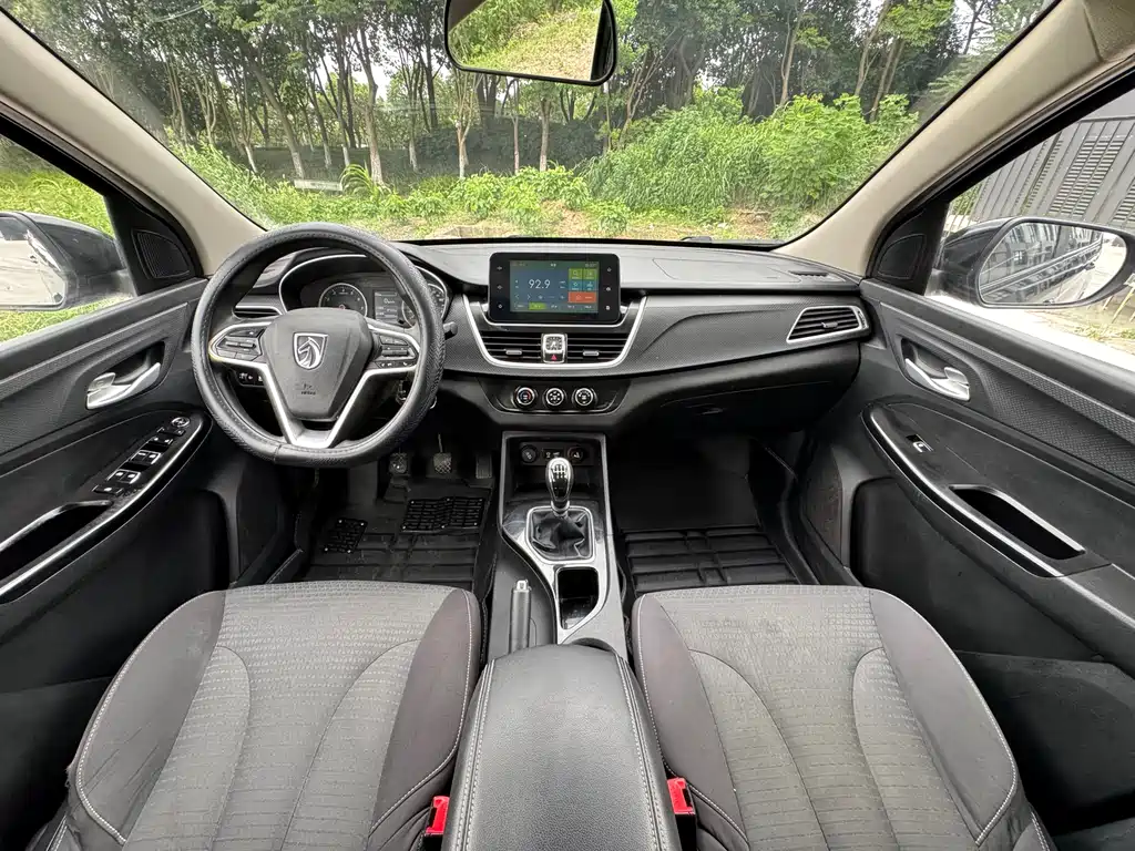 Baojun 730 2019 1.5L manual fashion 7 seats National V купить на сайте DeffCars