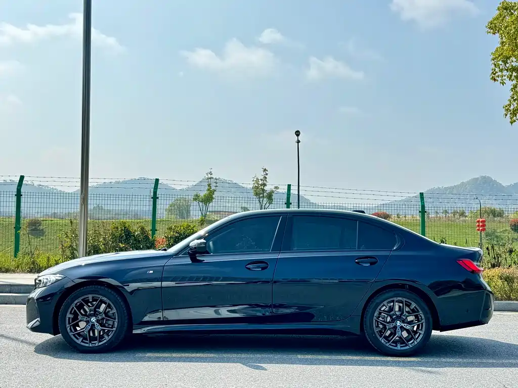 BMW 3 Series 2025 330Li M Sports Night Package купить на сайте DeffCars