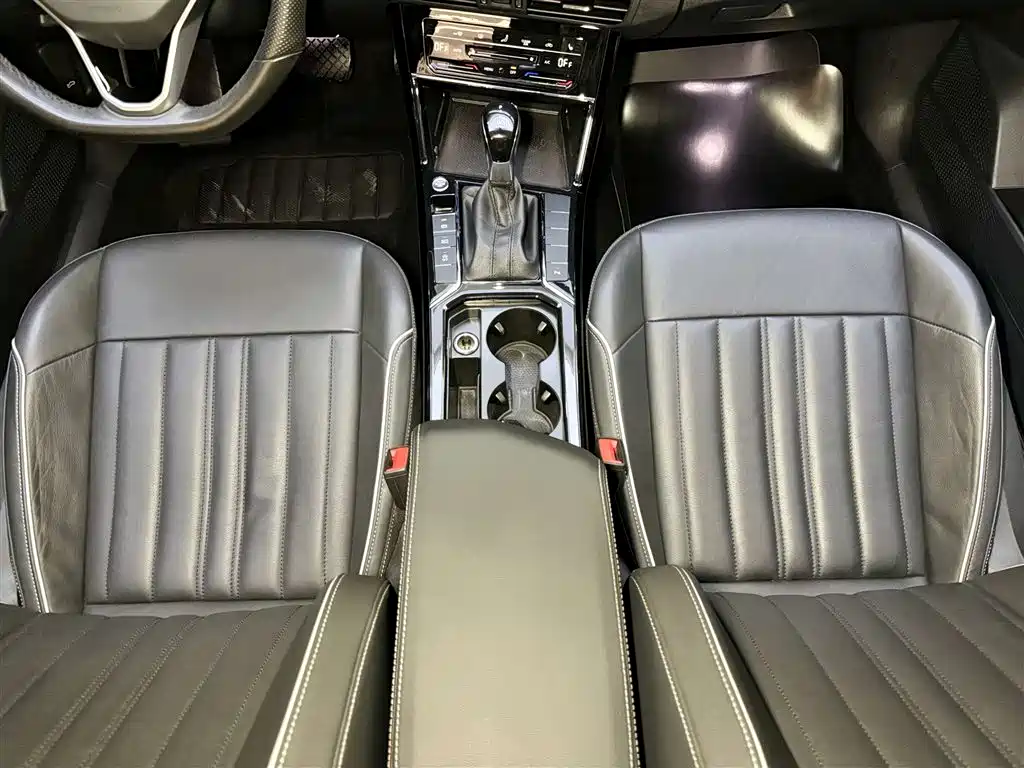 Passat 2023 facelift 330TSI Star Elite Edition купить на сайте DeffCars