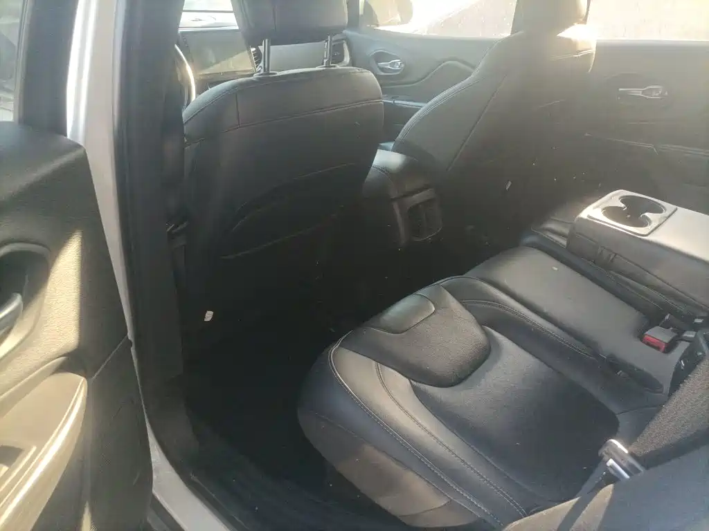 Liberty Light 2017 2.4L Leading Edition купить на сайте DeffCars