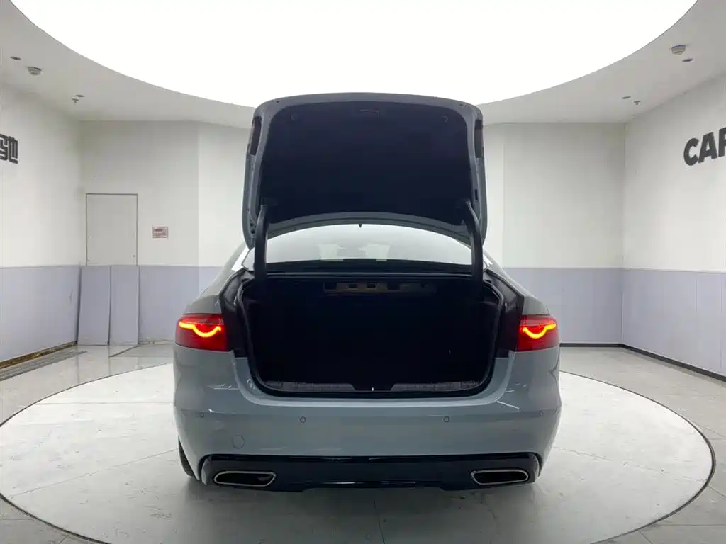 Jaguar XFL 2020 XFL 2.0T P200 two-wheel drive flagship version купить на сайте DeffCars