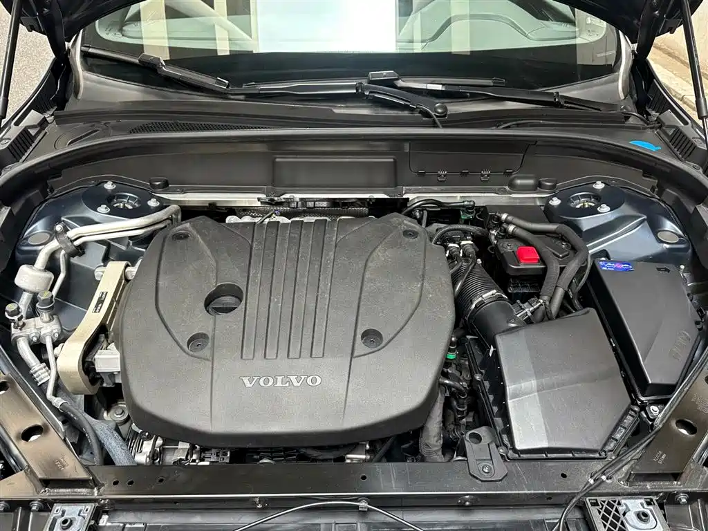 Volvo XC60 2025 B5 four-wheel drive Zhiyuan luxury version купить на сайте DeffCars