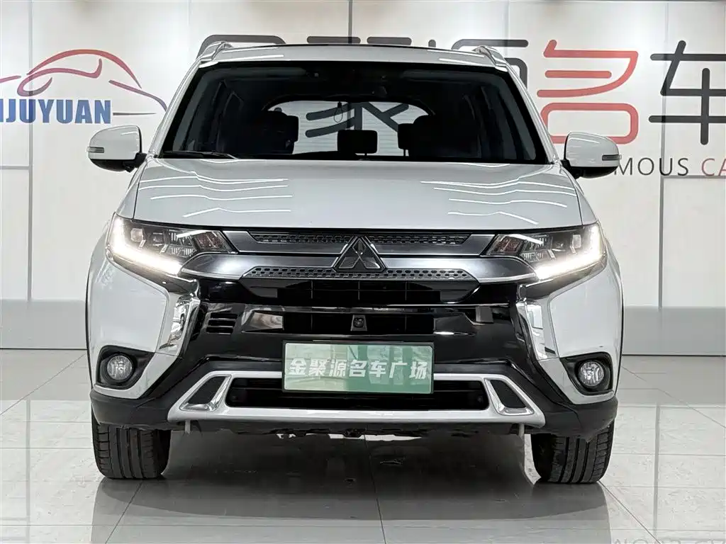 Outlander 2020 2.4L four-wheel drive exclusive version, 5 seats купить на сайте DeffCars