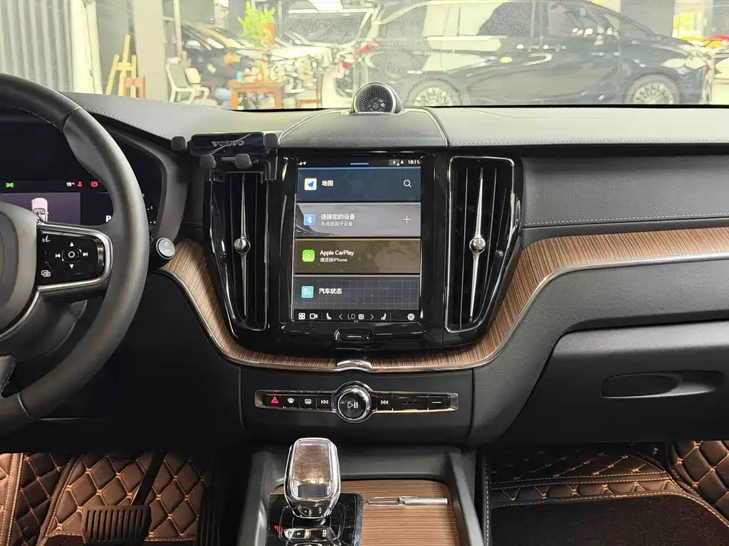 Volvo XC60 2024 B5 four-wheel drive Zhiyuan Deluxe Edition купить на сайте DeffCars