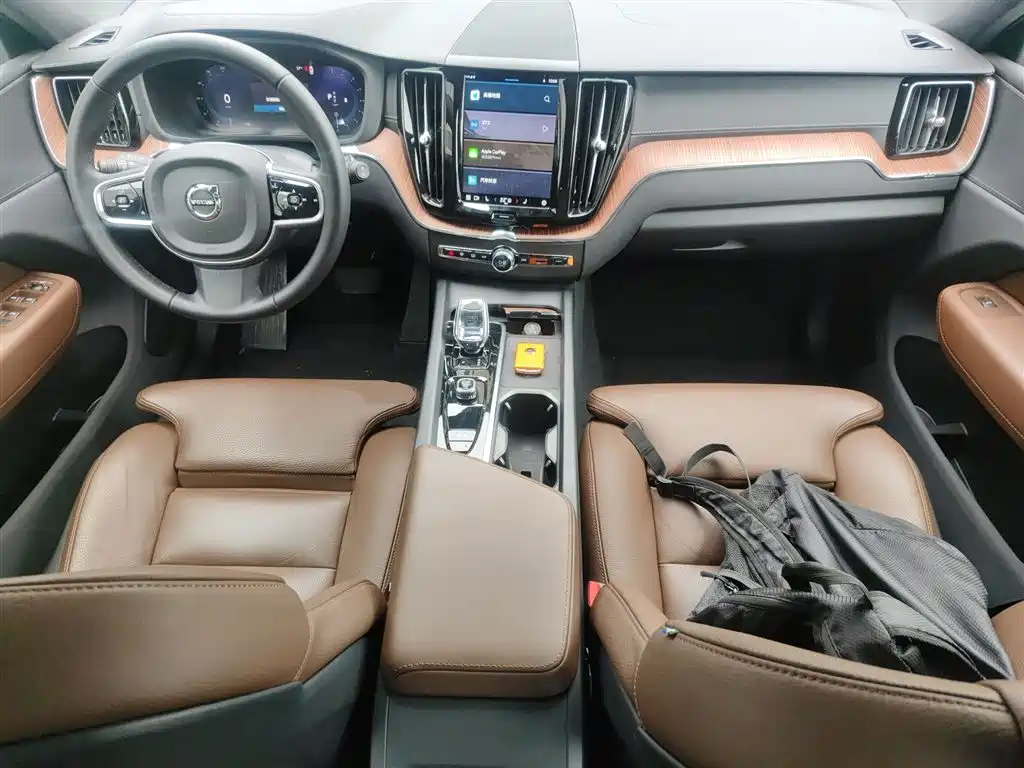 Volvo XC60 2025 B5 four-wheel drive Zhiyuan luxury version купить на сайте DeffCars