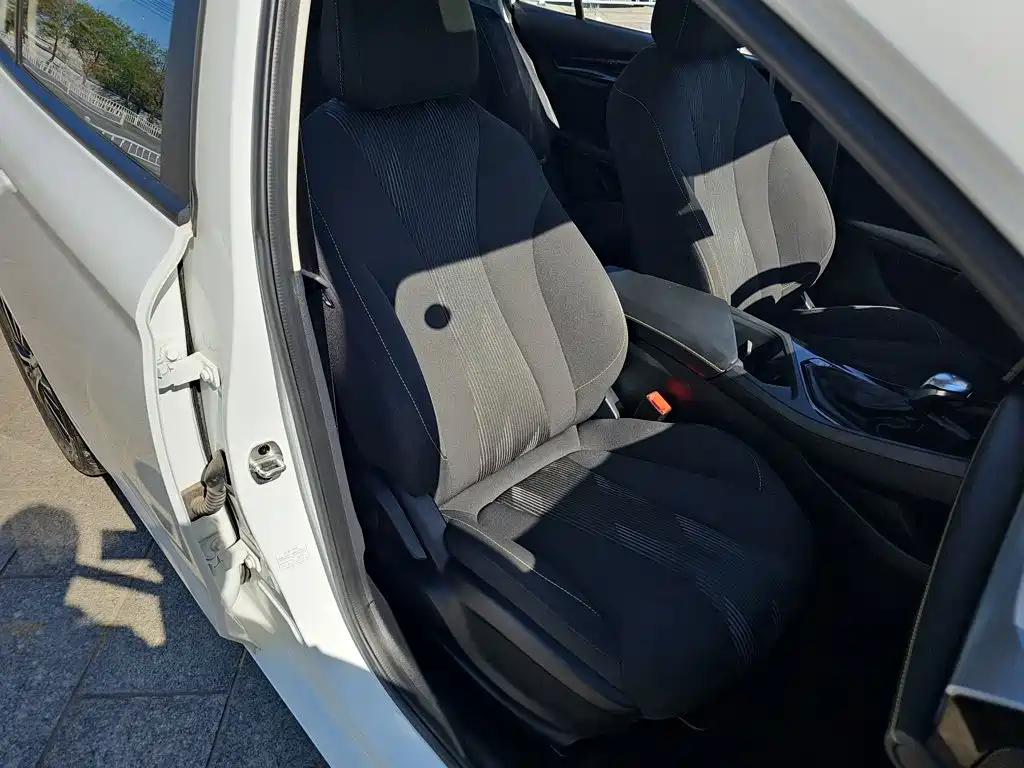 Roewe i5 2021 1.5L CVT Platinum Edition купить на сайте DeffCars