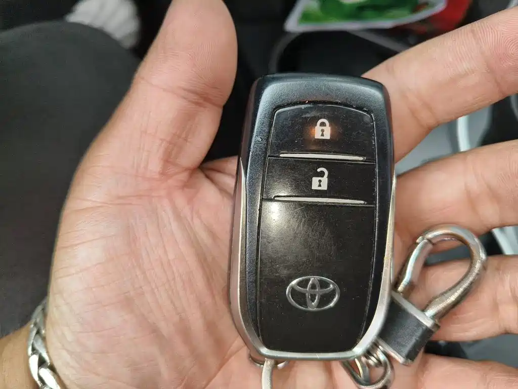 RAV4 Rongfang 2016 2.0L CVT two-wheel drive fashion version National V купить на сайте DeffCars