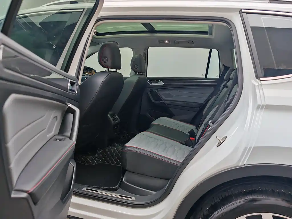 Tiguan L 2023 330TSI automatic two-wheel drive R-Line flagship version купить на сайте DeffCars