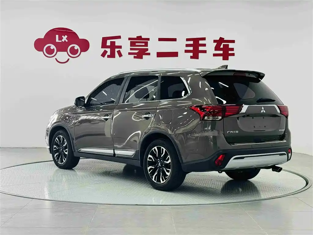 Outlander 2019 2.4L four-wheel drive exclusive version, 5 seats, National V купить на сайте DeffCars