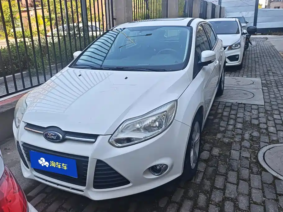 Focus 2012 hatchback 1.6L manual fashion model купить на сайте DeffCars
