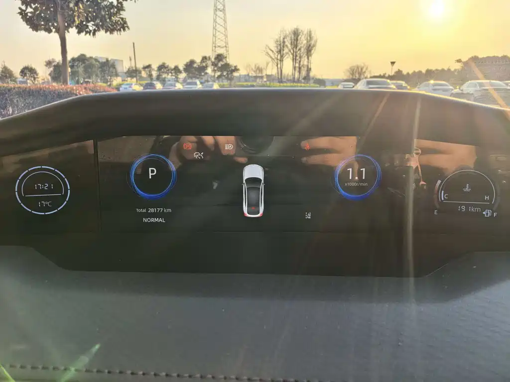 Changan UNI-V 2023 1.5T premium model купить на сайте DeffCars