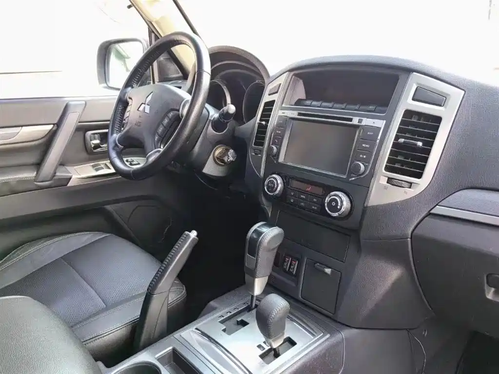 Pajero imported 2016 3.0L automatic standard version National V купить на сайте DeffCars