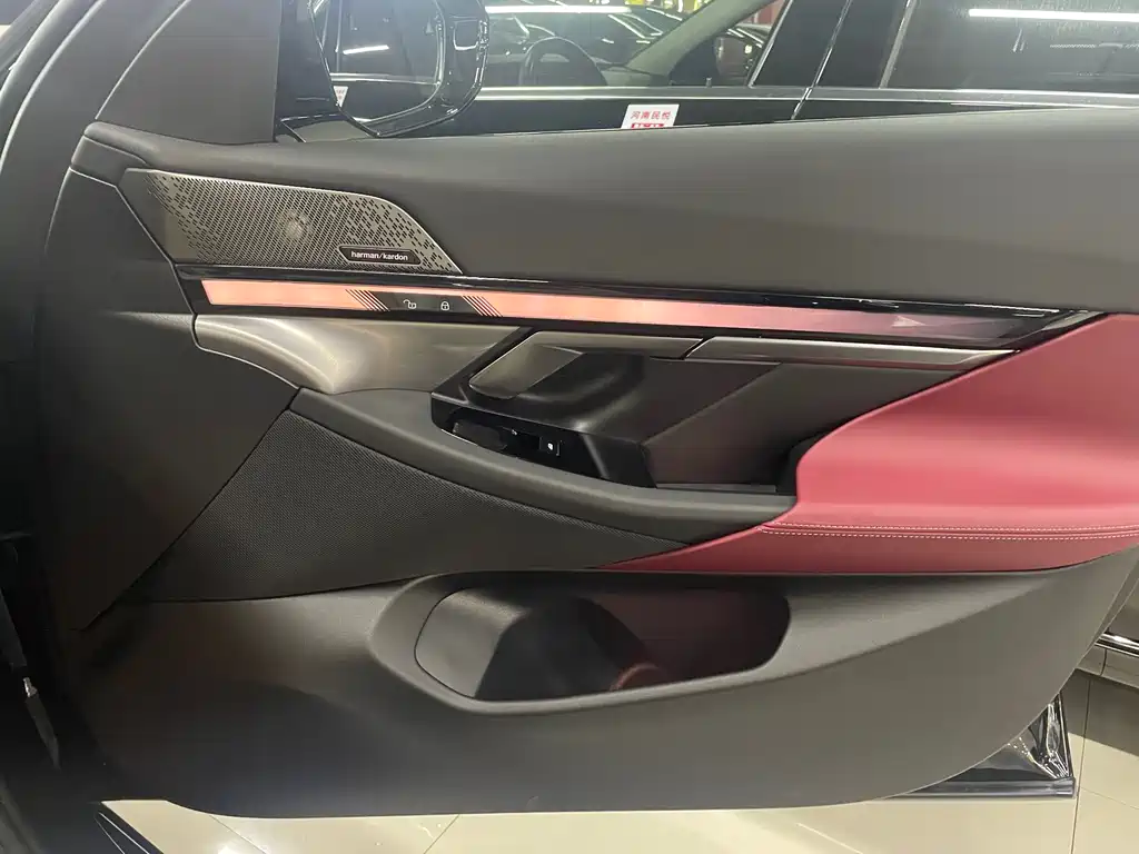 BMW 5 Series 2025 530Li Leading M Sports Package купить на сайте DeffCars