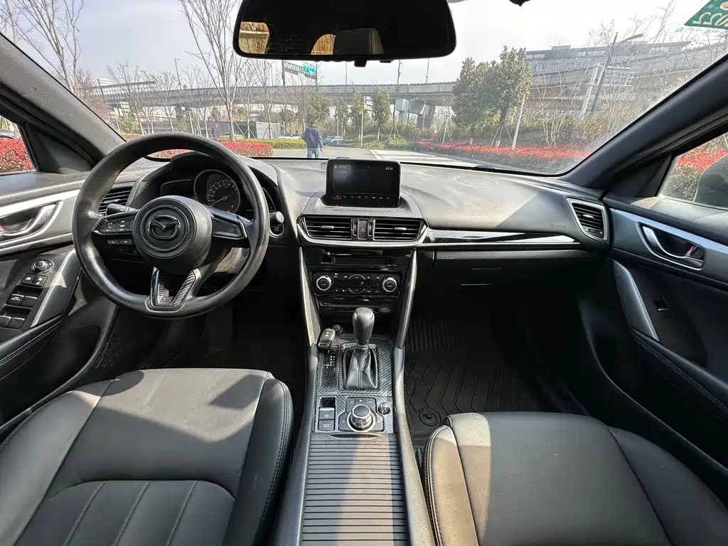 Mazda CX-4 2018 2.0L automatic two-wheel drive blue sky grade technology limited edition купить на сайте DeffCars
