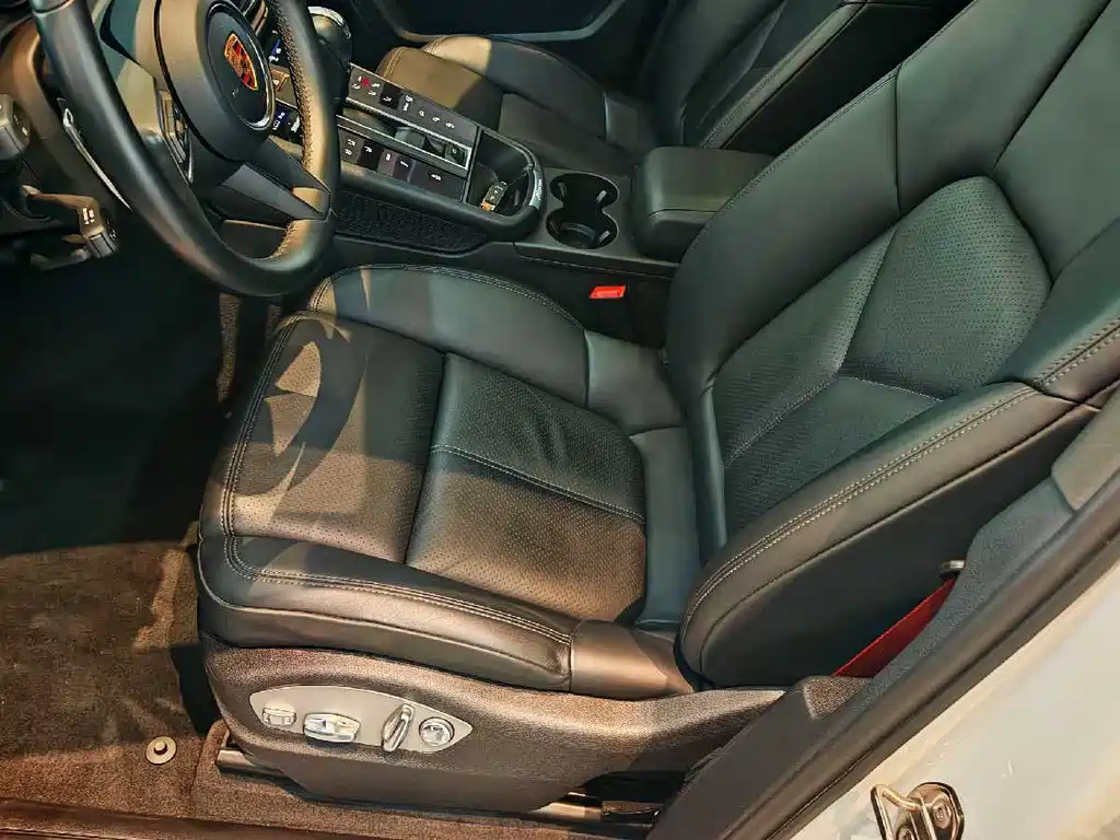 Macan 2023 Macan 2.0T купить на сайте DeffCars