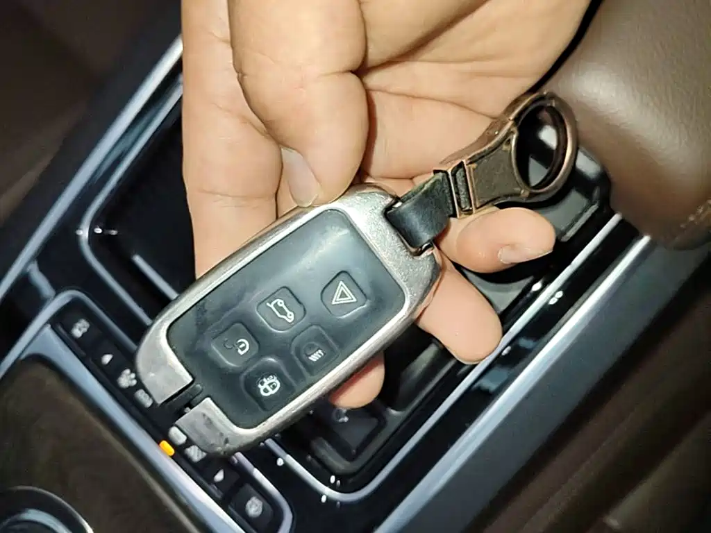 Jaguar XFL 2020 XFL 2.0T P250 two-wheel drive luxury version купить на сайте DeffCars