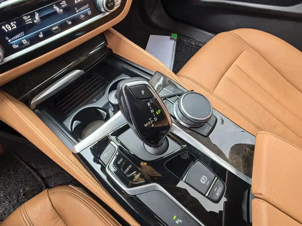 BMW 5 Series 2019 facelift 530Li leading M sports package купить на сайте DeffCars