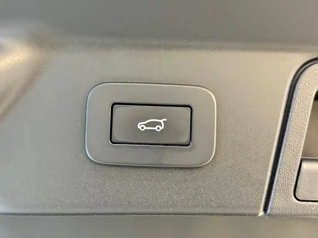 Range Rover Velar 2024 S купить на сайте DeffCars