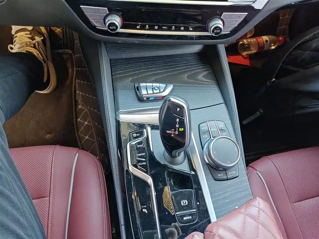 BMW 5 Series 2023 530Li Leading M Sports Package купить на сайте DeffCars