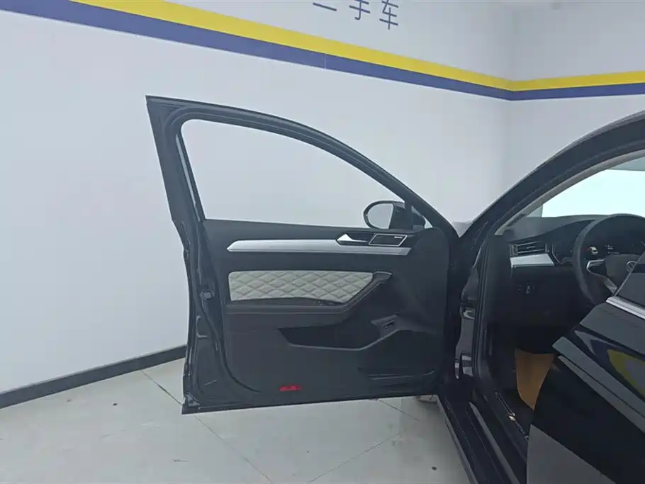Magotan 2023 2 million commemorative edition 330TSI DSG luxury model купить на сайте DeffCars