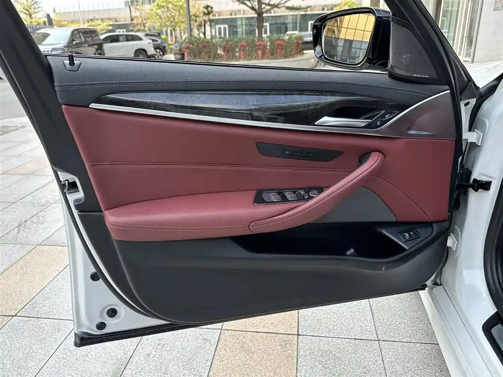 BMW 5 Series 2021 525Li M Sports Package купить на сайте DeffCars