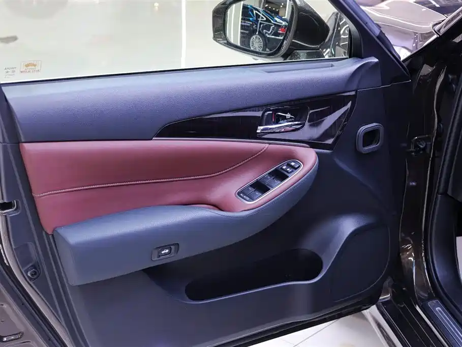 Crown 2017 2.0T Sports Edition купить на сайте DeffCars