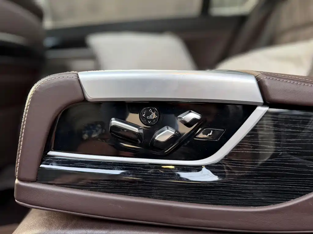 BMW 7 Series 2021 740Li Leading M Sports Package купить на сайте DeffCars