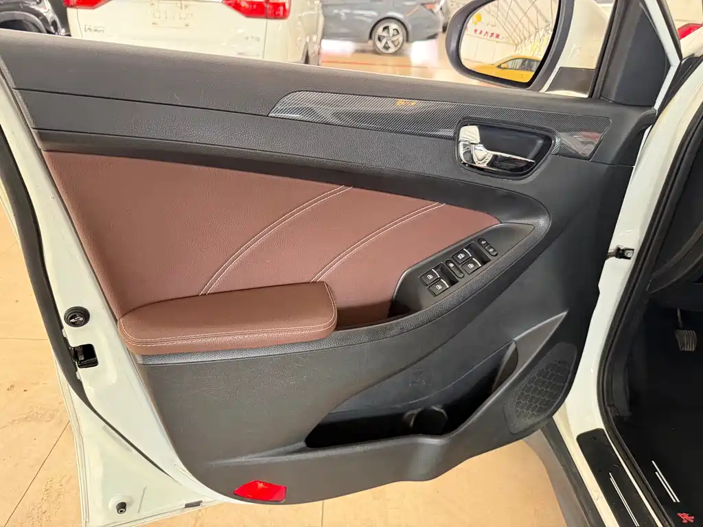 Fengguang 580 2017 1.5T manual luxury model купить на сайте DeffCars
