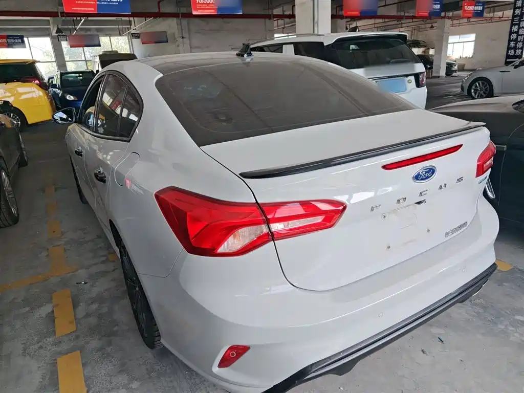 Focus 2022 Sedan EcoBoost 180 Automatic ST Line купить на сайте DeffCars