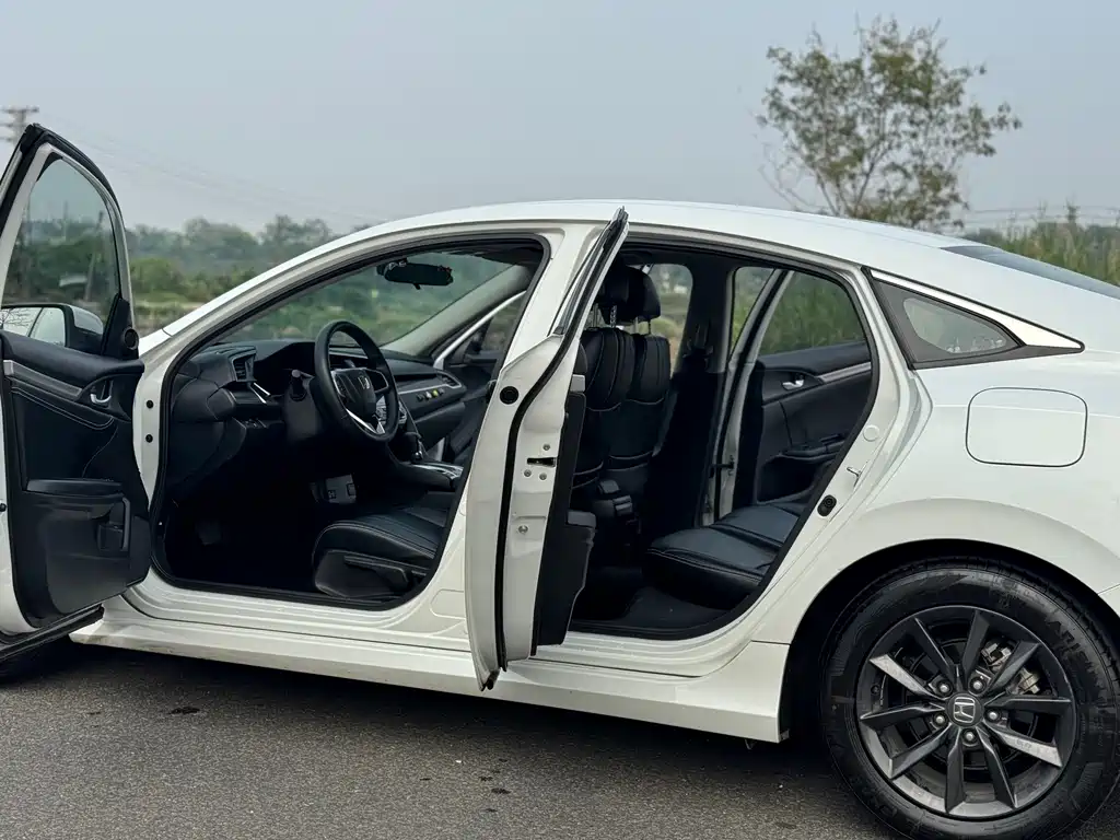 Civic 2019 220TURBO CVT Dynamic Edition National V купить на сайте DeffCars