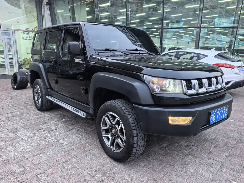 Beijing off-road BJ40 2016 40L 2.3T automatic four-wheel drive exclusive version купить на сайте DeffCars