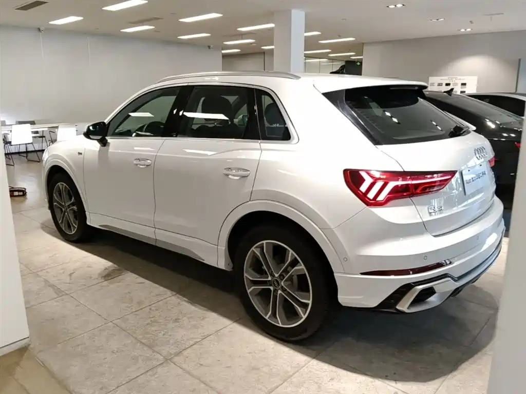 Audi Q3 2024 40 TFSI Fashionable and Dynamic купить на сайте DeffCars