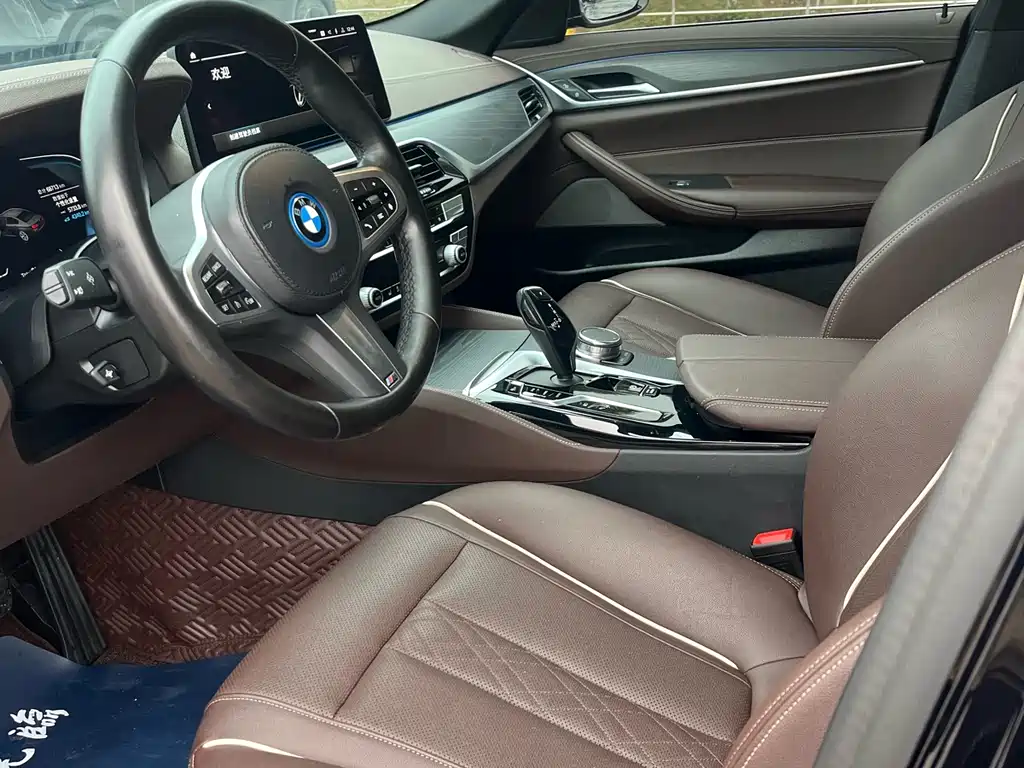 BMW 5 Series New Energy 2022 535Le M Sports Package купить на сайте DeffCars