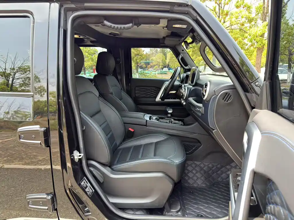 Beijing off-road BJ40 2023 2.0T automatic four-wheel drive city hunter version knight type купить на сайте DeffCars