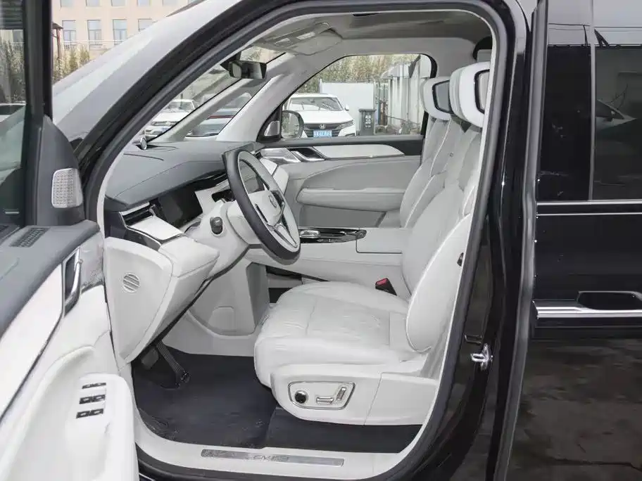 Volvo EM90 2025 Ultra six-seater купить на сайте DeffCars