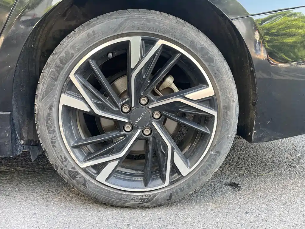 Lynk & Co 03 2023 1.5T EM-F AM купить на сайте DeffCars