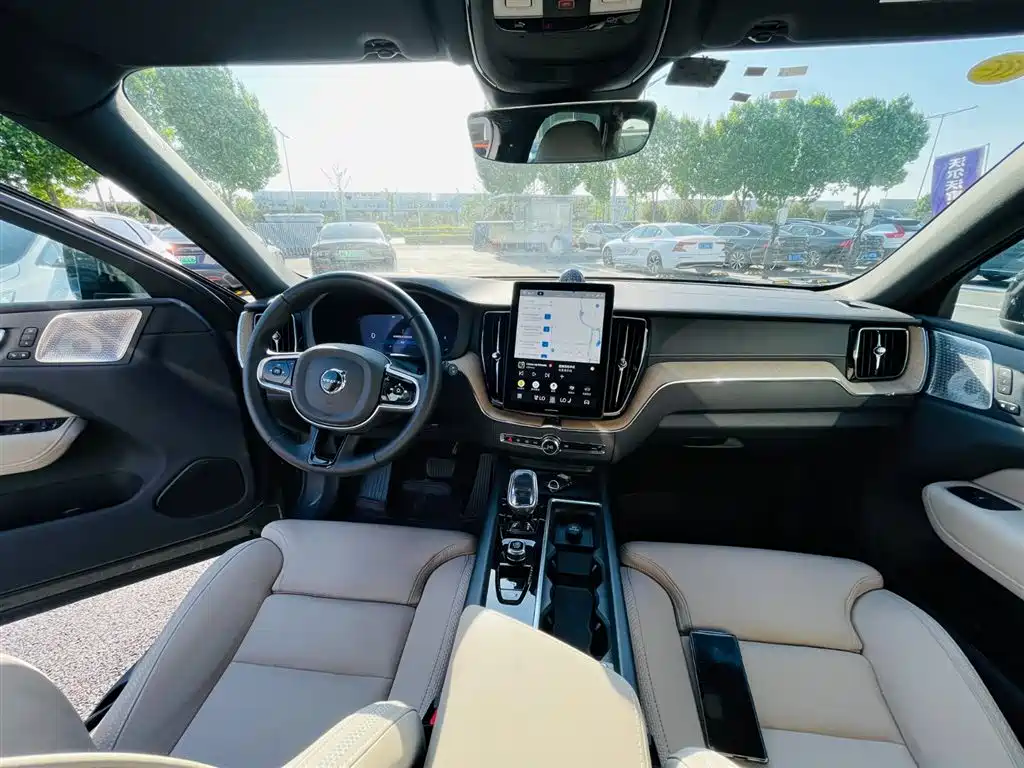 Volvo XC60 2026 B5 four-wheel drive Zhiyuan Sports Edition купить на сайте DeffCars