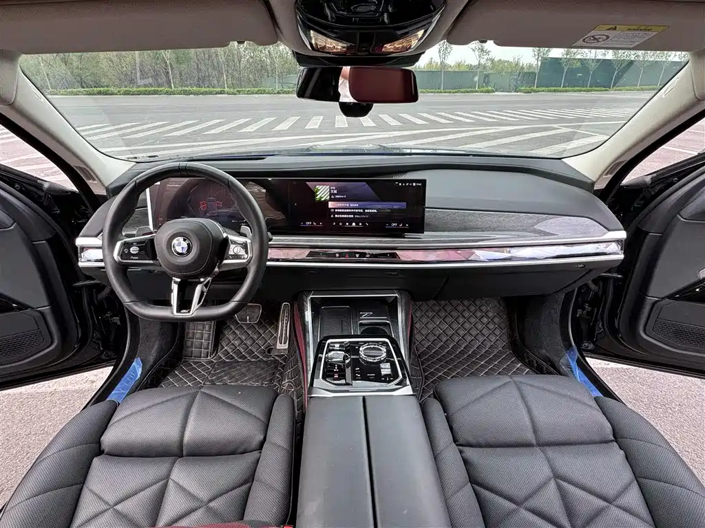 BMW 7 Series 2023 740Li Leading M Sports Package купить на сайте DeffCars