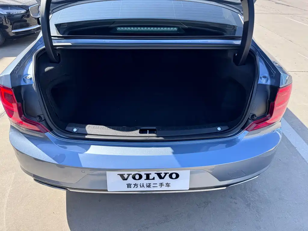 Volvo S90 2020 T5 Zhiyuan Luxury Edition купить на сайте DeffCars