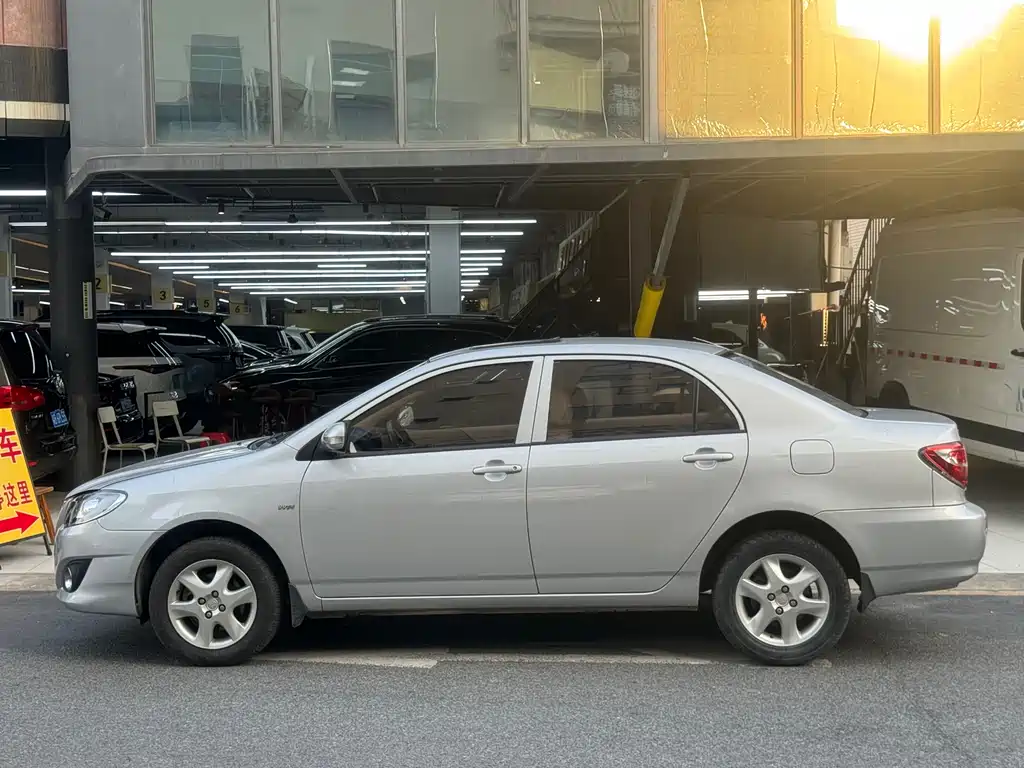 Corolla 2013 1.6L automatic luxury version купить на сайте DeffCars