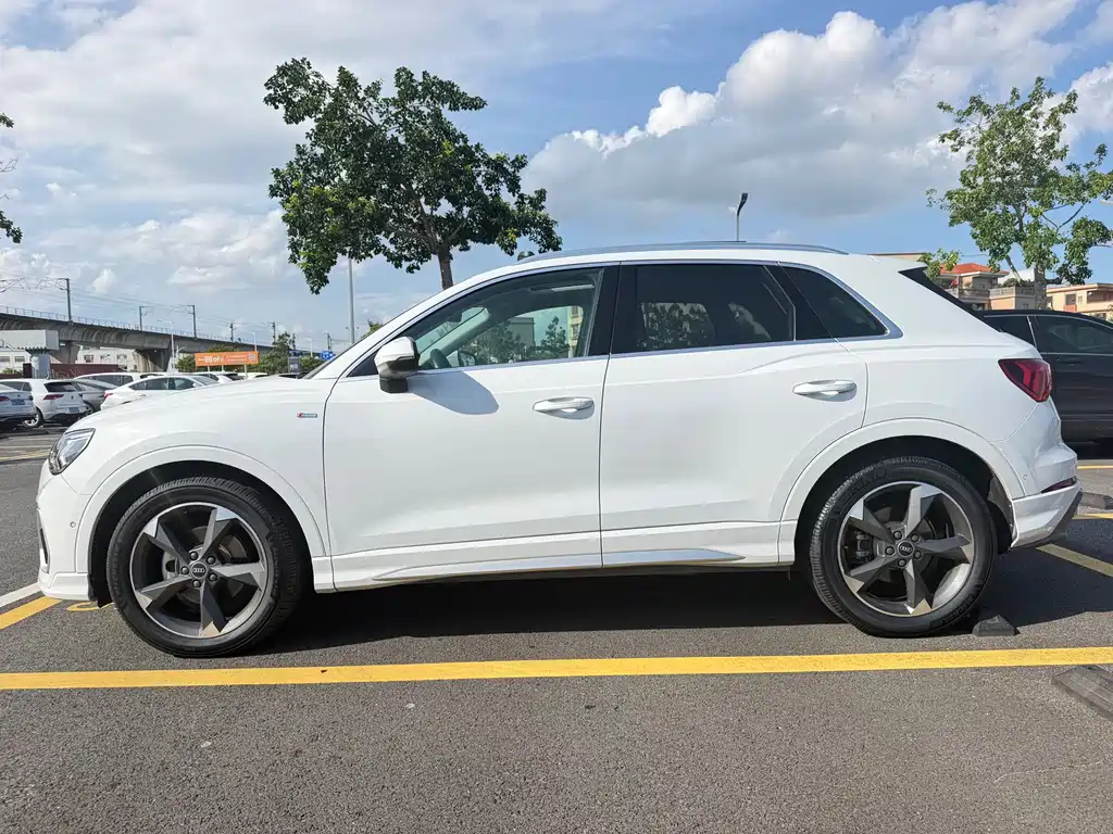 Audi Q3 2022 35 TFSI Fashionable and Dynamic купить на сайте DeffCars