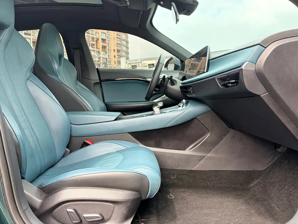 MG7 2023 2.0T Automatic Beauty Hunting Luxury Edition купить на сайте DeffCars