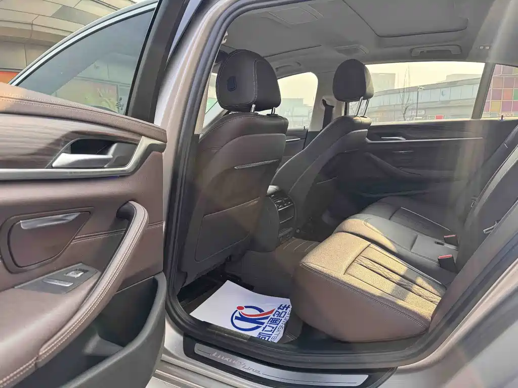 BMW 5 Series New Energy 2021 535Le Luxury Package купить на сайте DeffCars