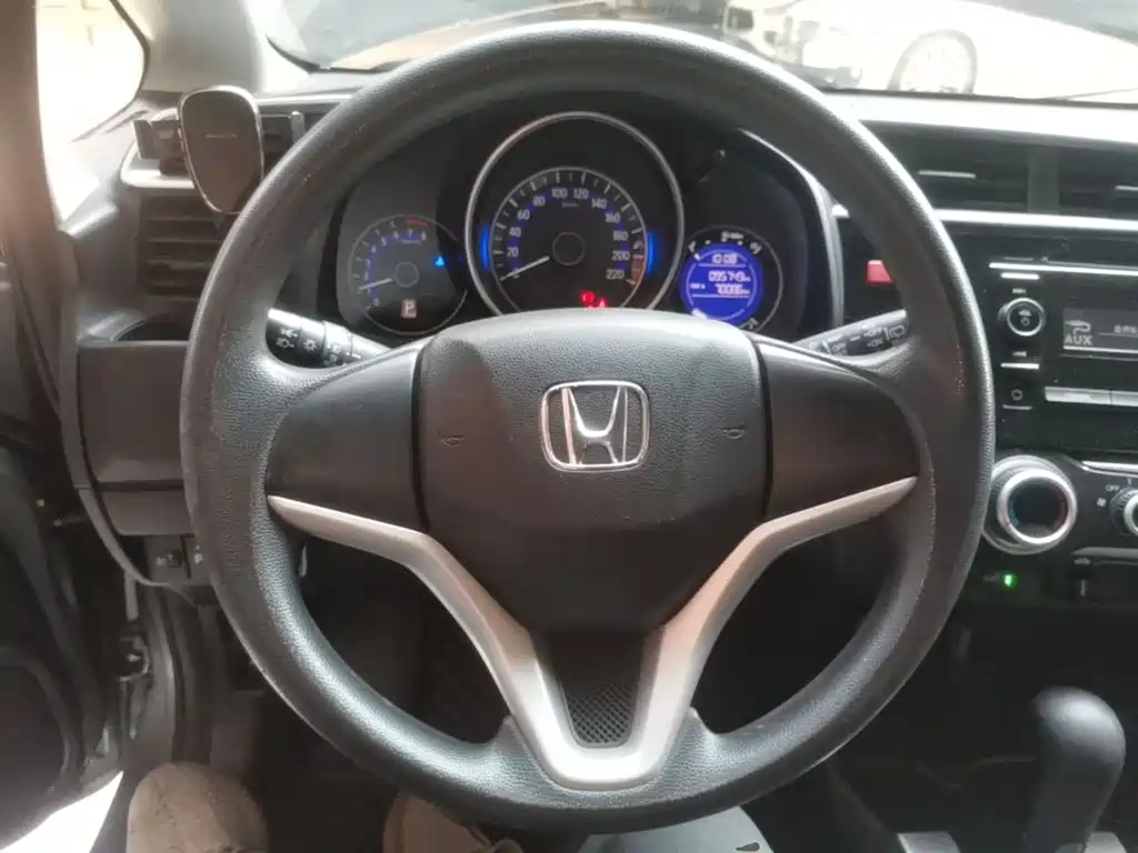 Fit 2014 1.5L SE CVT fashion model купить на сайте DeffCars