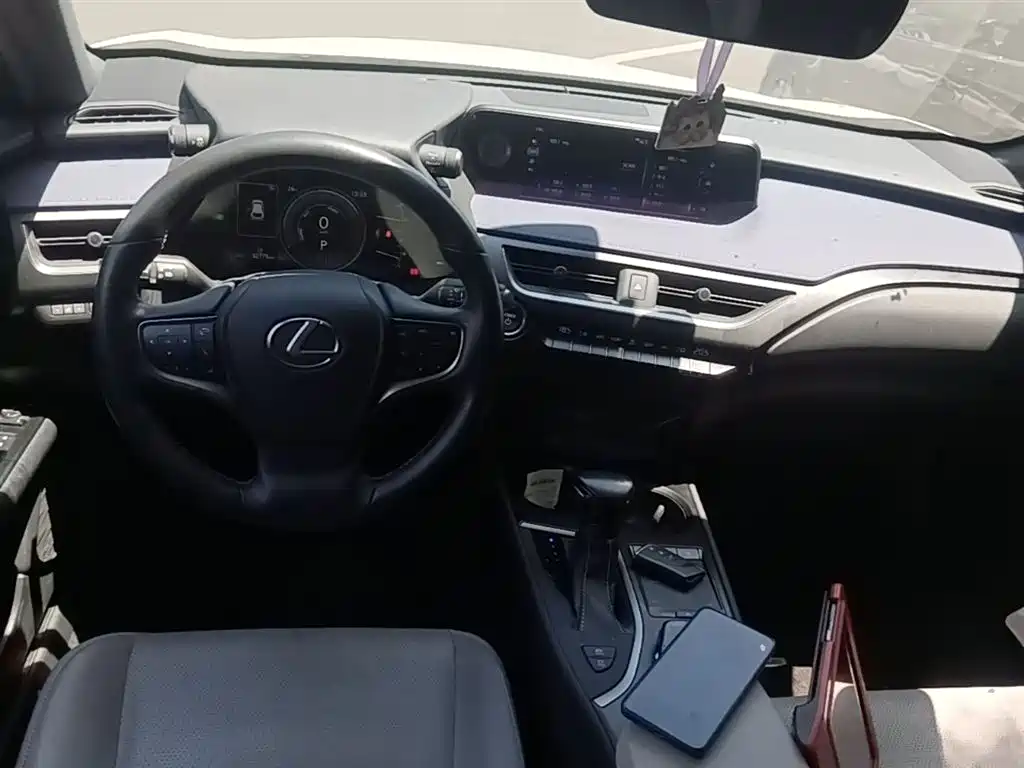 Lexus UX 2020 260h Discovery Edition купить на сайте DeffCars