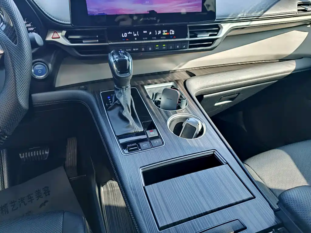 Grevia 2023 2.5L Hybrid Monarch VIP Edition купить на сайте DeffCars