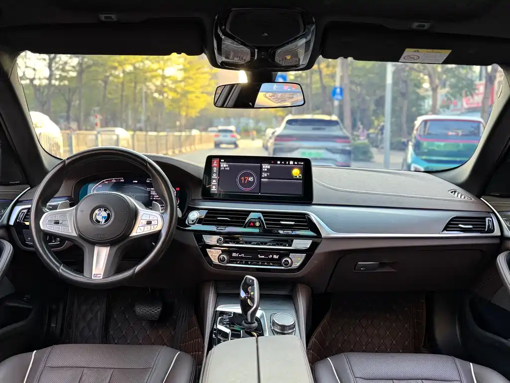 BMW 5 Series 2023 530Li Leading M Sports Package купить на сайте DeffCars