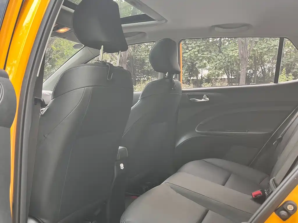 Yipao 2021 1.4L CVT sunroof model купить на сайте DeffCars